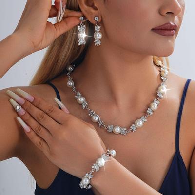 Elegant Vintage Floral Design Necklace and Earrings Set for Brides
