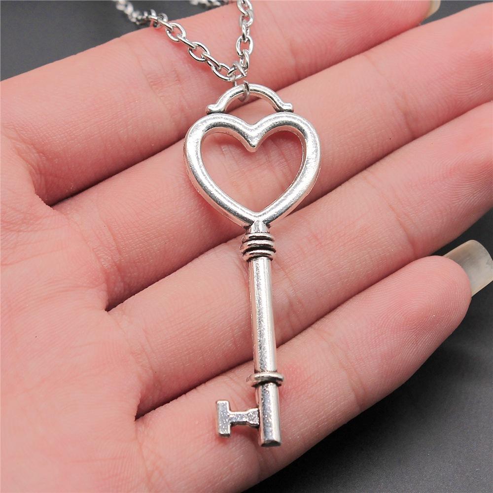 Vintage Big Key Pendant Long Chain Necklace For Women Girl Birthday Gift Enter University Gift Costume Jewellery Necklace