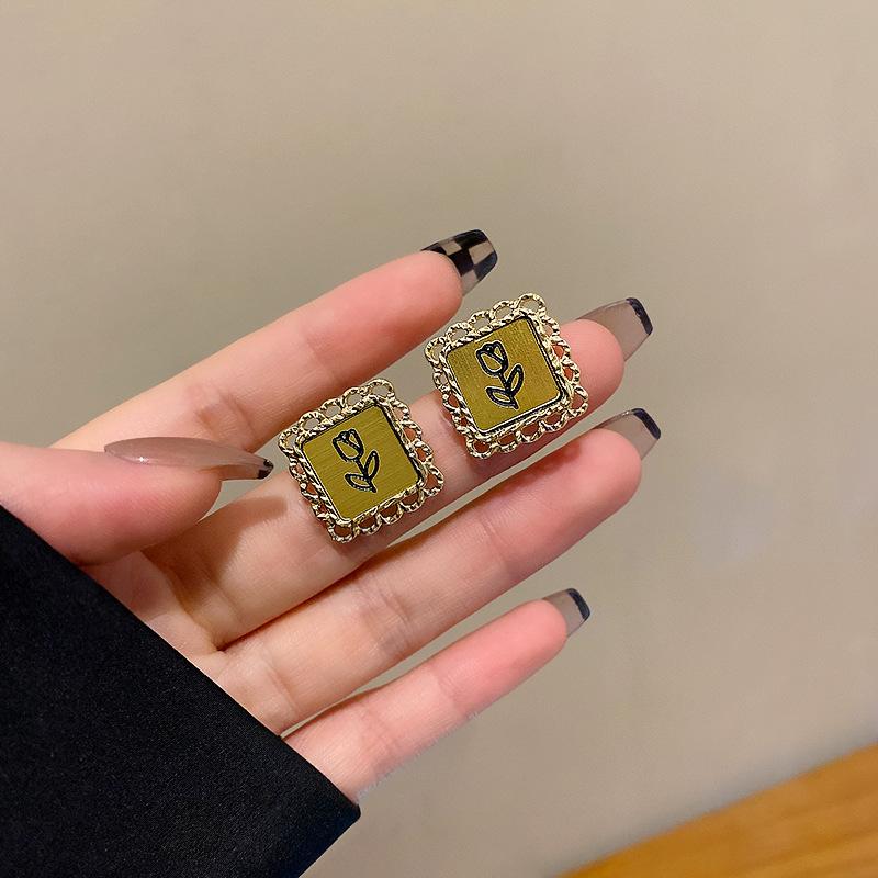 French Retro Rose Stud Earrings Female Hong Kong Style Advanced Sense Metal Square Earrings Simple Personalized Ear Jewelry