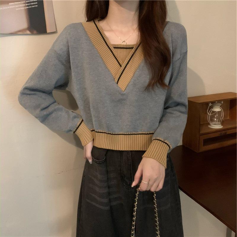 Fake Two-piece Contrasting V-neck Knitted Bottoming Shirt Women's Autumn Coat with Slim-fitting Sweater Inside, Small Short Top
