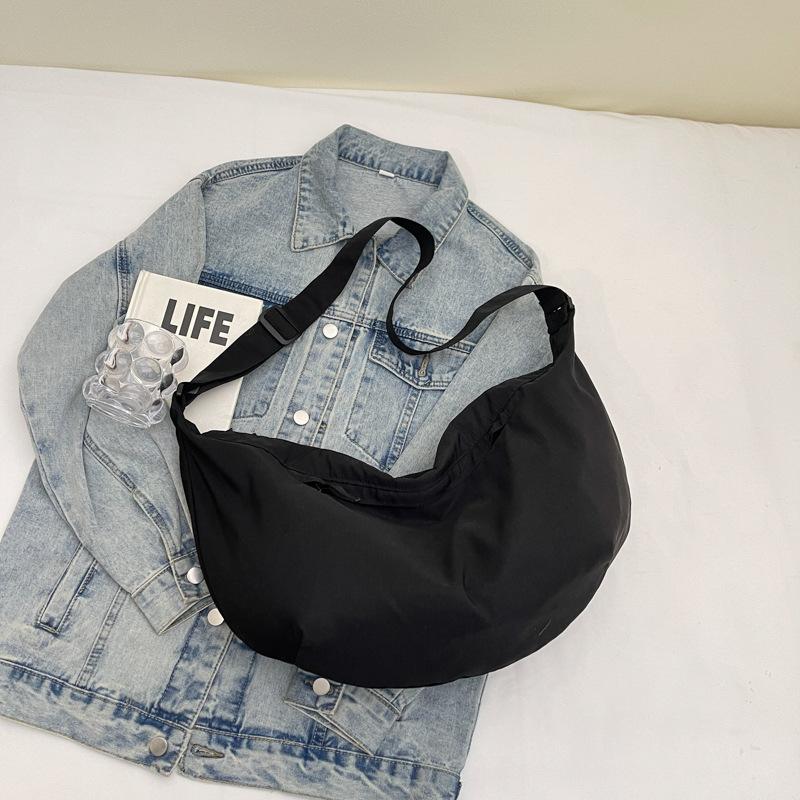 Simple shoulder dumpling bag women's summer lightweight college student messenger bag commuter handbag travel bag