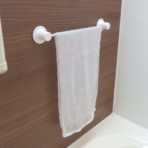Towa Sangyo Magnetic Bath Towel Hanger, White, Approx. 45.1 x 5.3 x 6.7 cm, Sticks to Bathroom Walls