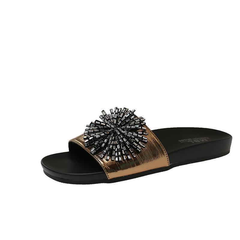 Thick-soled thick-soled slippers for women's summer wear, new Korean version of fashion rhinestones, fireworks with skirts, cool slippers