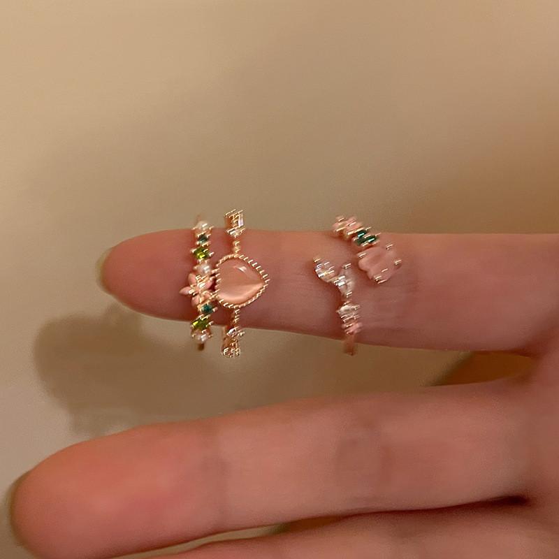 Shape Fashionable Heart Copper Ring For Women With Adjustable Fit And Unique Style