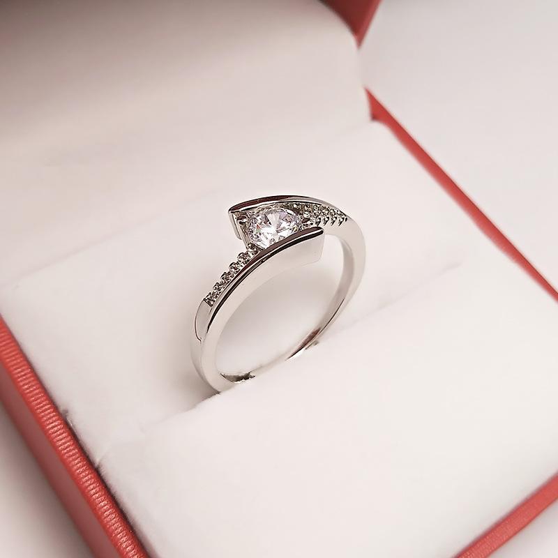 

White Diamond Ring Women S Simple Imitation Super Flash Live Mouth Adjustable Ring opening adjustable