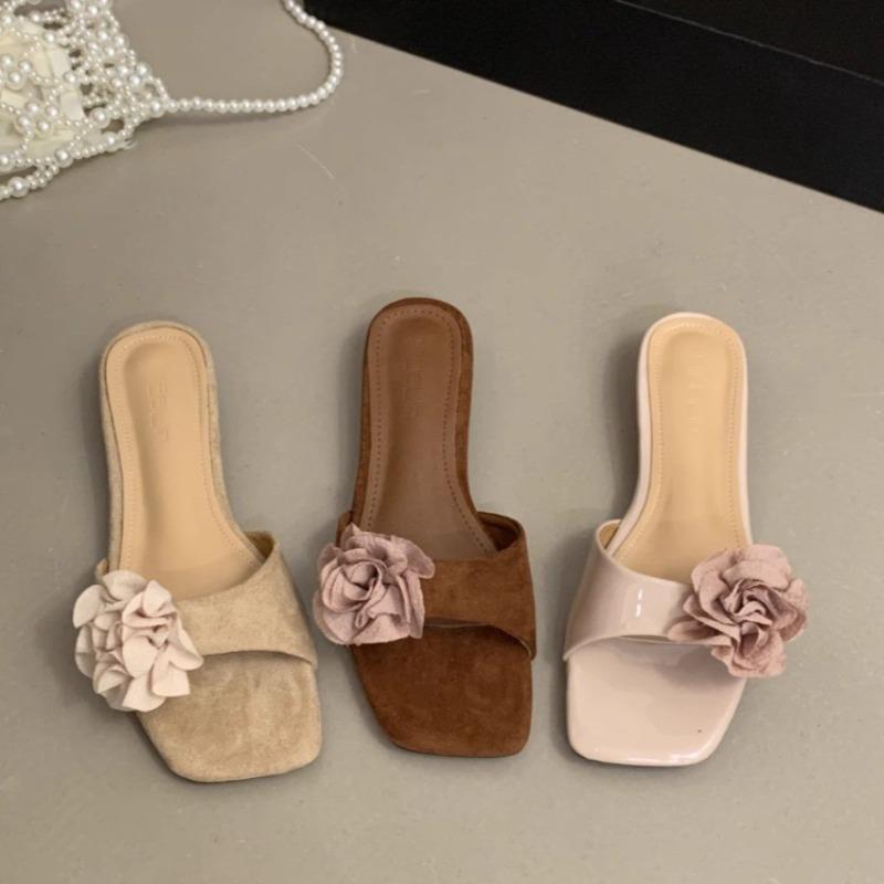 Fashion New Summer French Square Head Thick with Pearl Flower Flip-flops Women Wear Open-toed Flip-flops with Mid-heels Zapatos Mujer