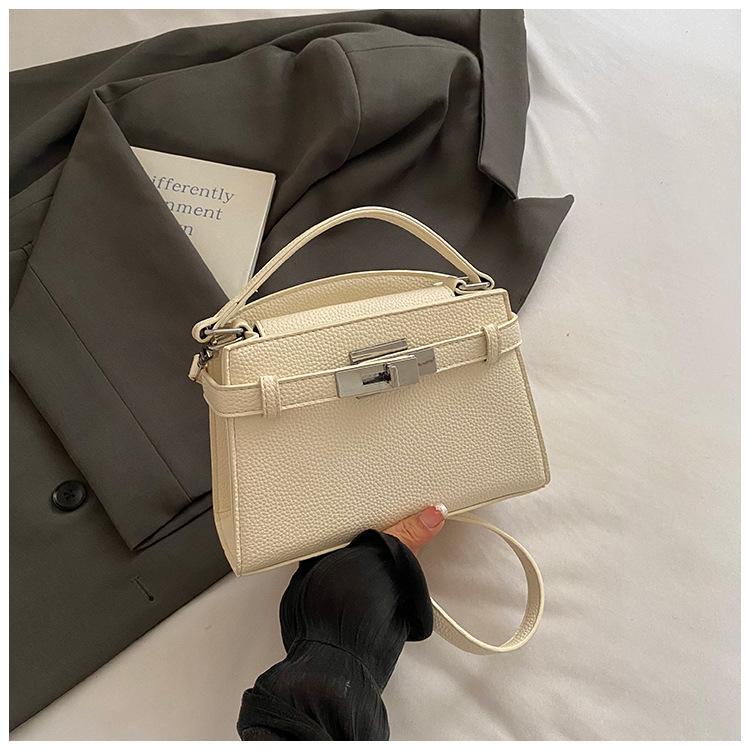 

Fashion 2025 new shoulder bag women s exquisite versatile commuter foreign niche design advanced texture oblique span bag белый
