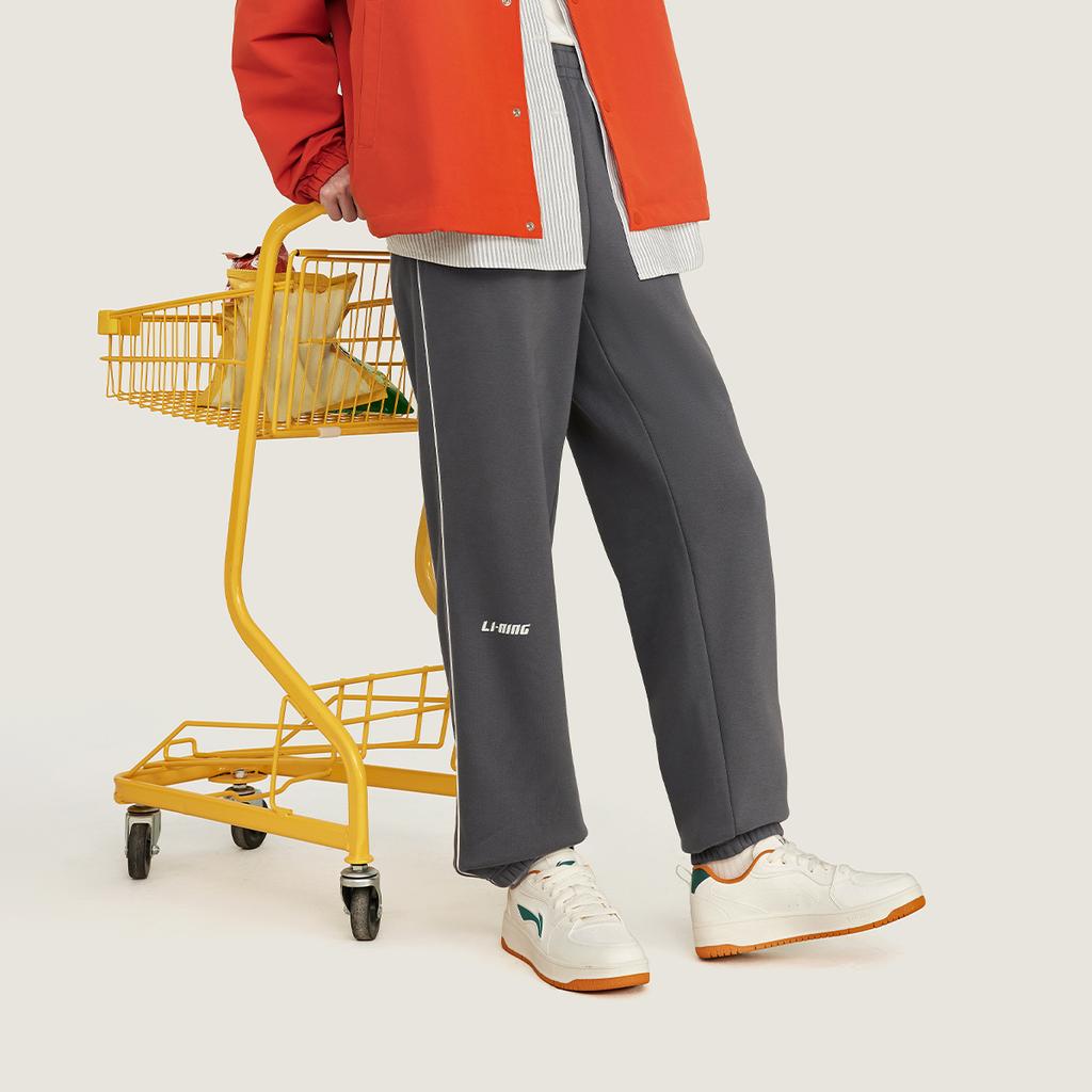Li Ning Sports Lifestyle Series Letter Color Block Mid Waist Breathable Versatile Loose Fit Cuffed Knit Sports Pants Men Bottoms Coal-Gray AKLV995-5