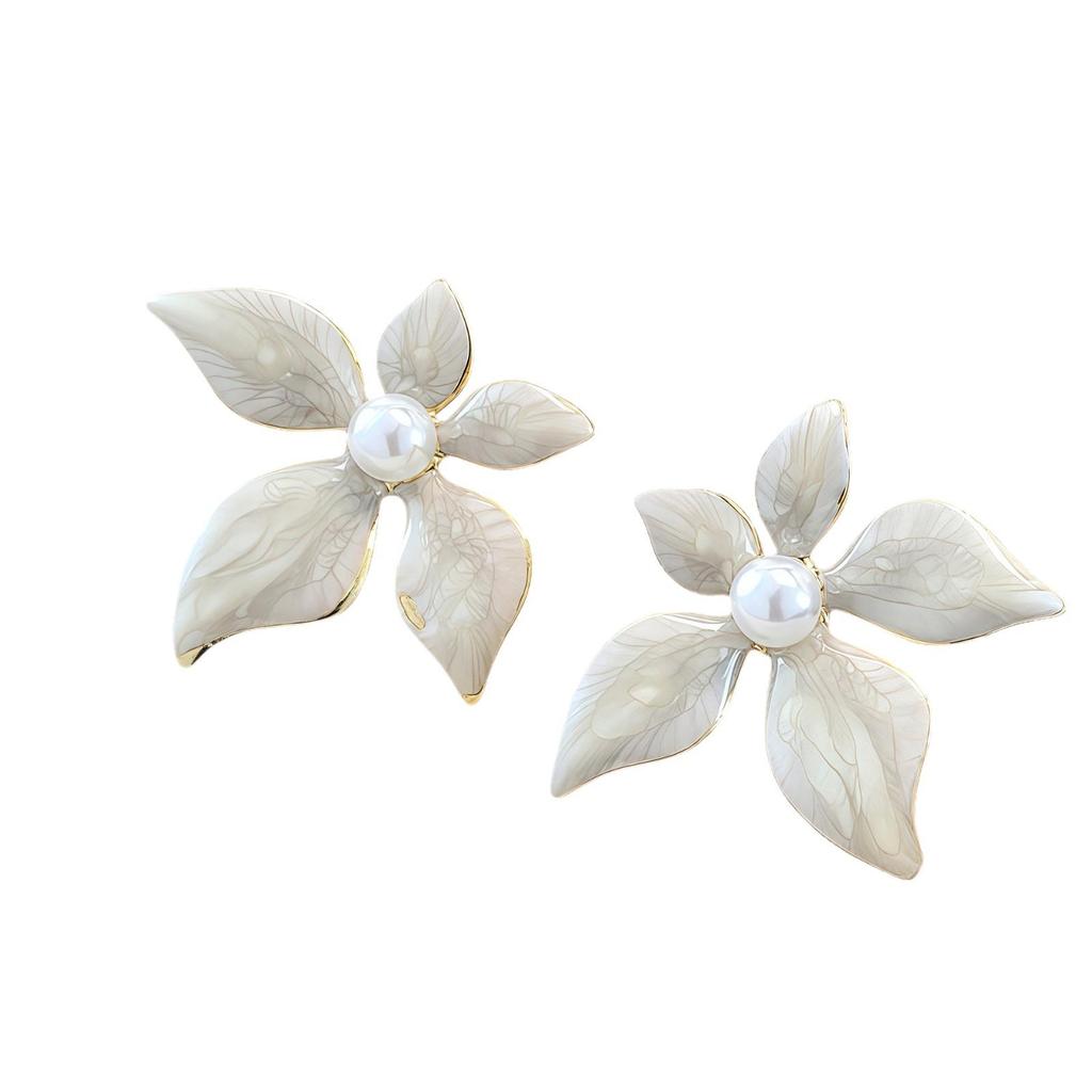 European & American Flower Pearl Earrings for Women - Elegant Stainless Steel Studs with Hibiscus Design and Drip Oil Finish