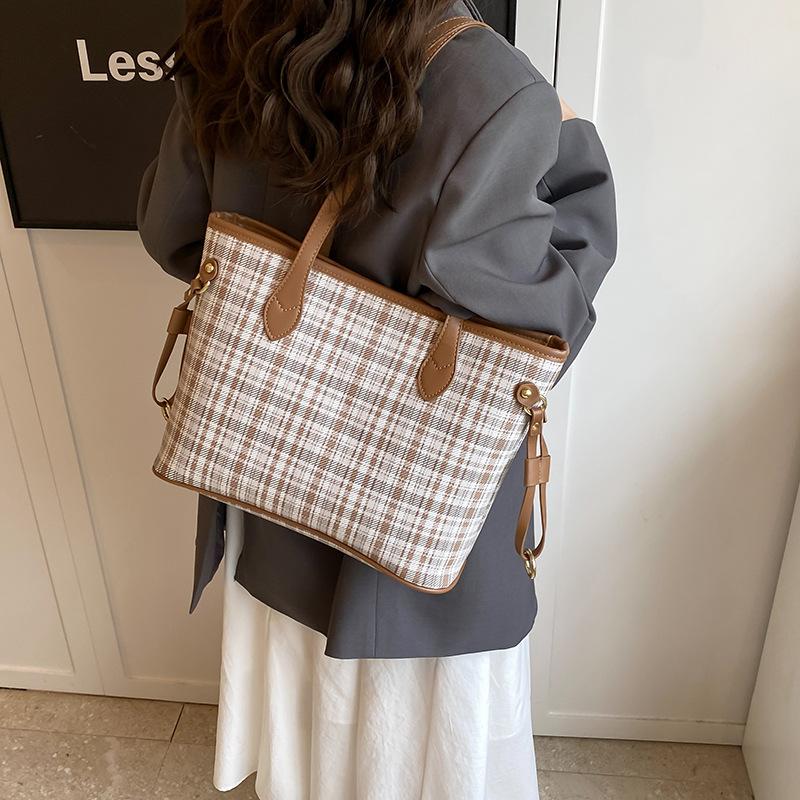 Tote bag women's large-capacity plaid commuter bag new casual shoulder bag college student class bag