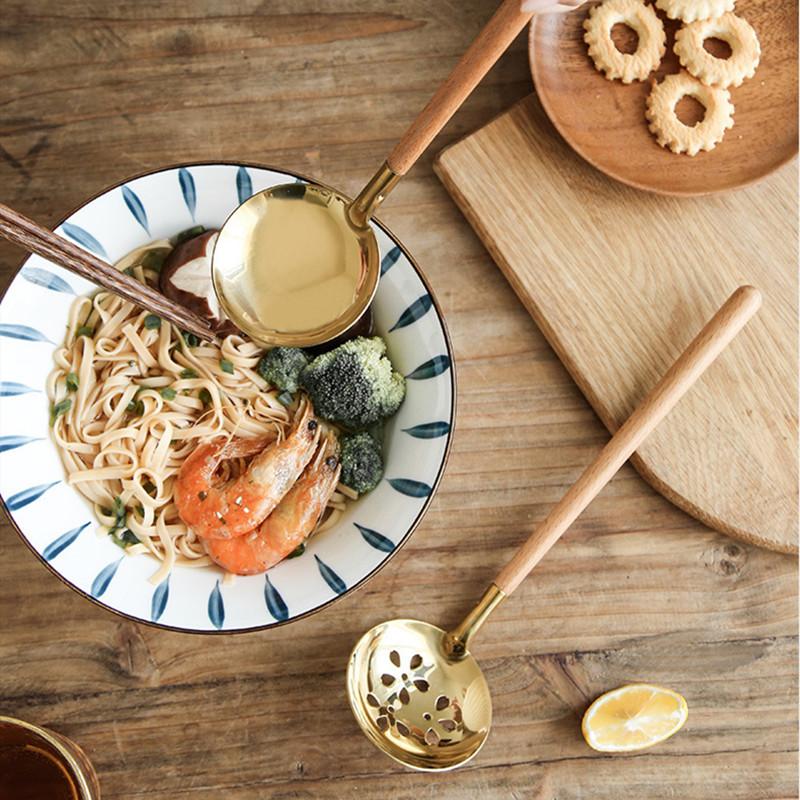 Japansk trehåndtak Anti-varm suppe rustfritt stål suppe lekkasje Ramen skje hjem kjøkkenutstyr