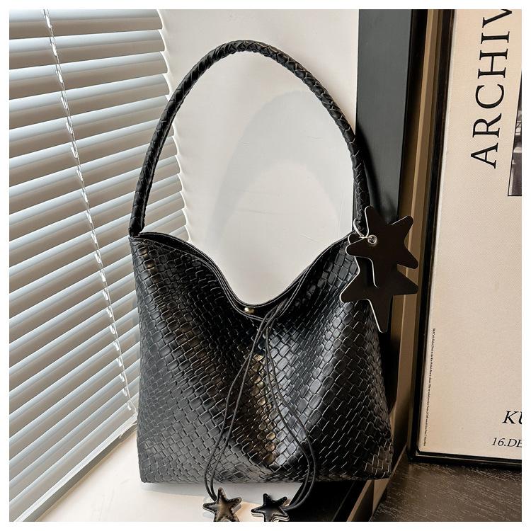 Large Capacity Woven PU Bucket Shoulder Bags for Women Commuter Solid Color Ladies Star Handbag Simple Female Underarm Bag Tote