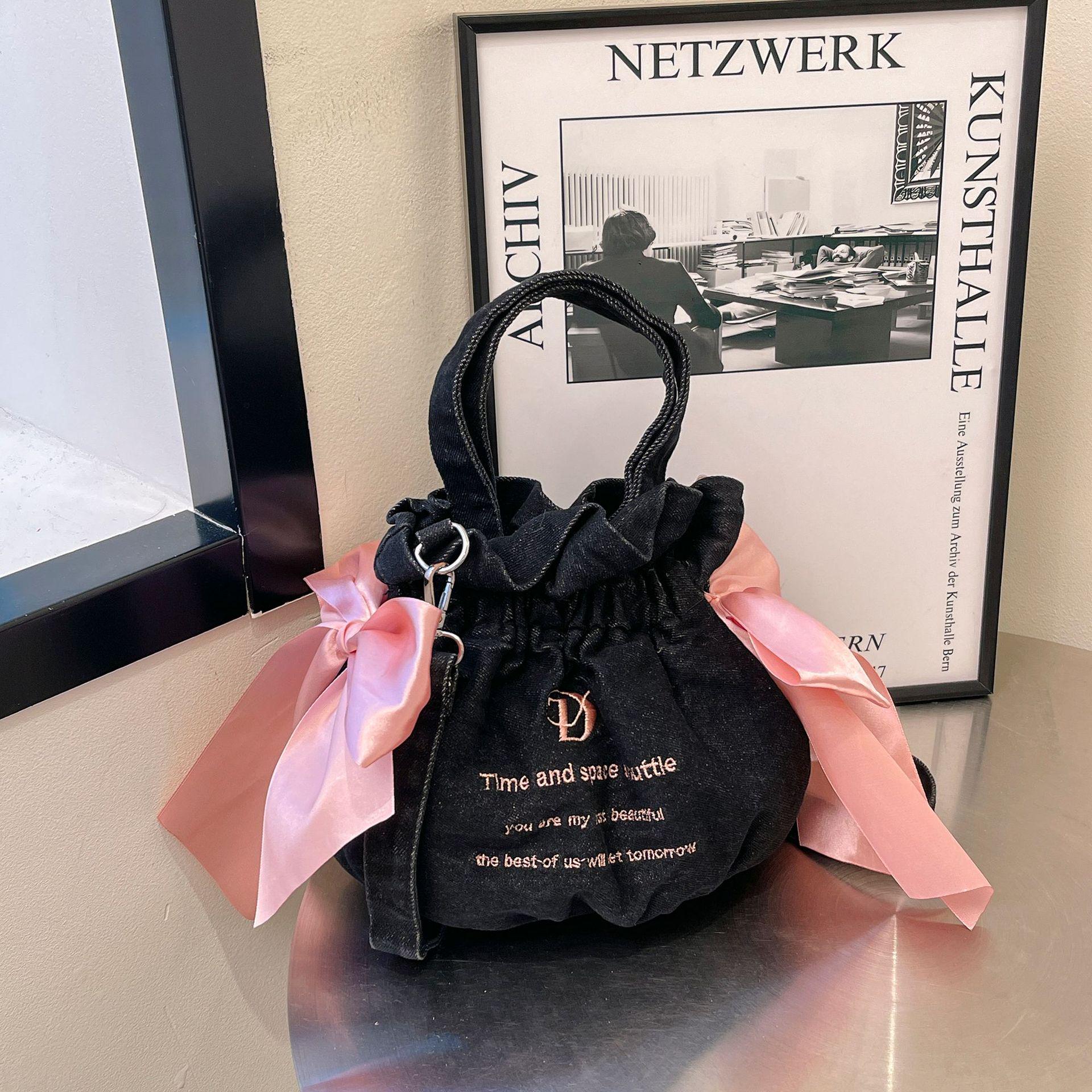 

Korean Style Colorful Striped Mini Tote Bag with Bowknot for Autumn/Winter чорний