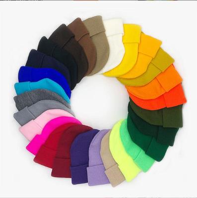 Nuevo gorro bonito de otoño e invierno para hombre y mujer, estilo universitario para niñas, gorro de punto bordado de color sólido cálido, gorra informal