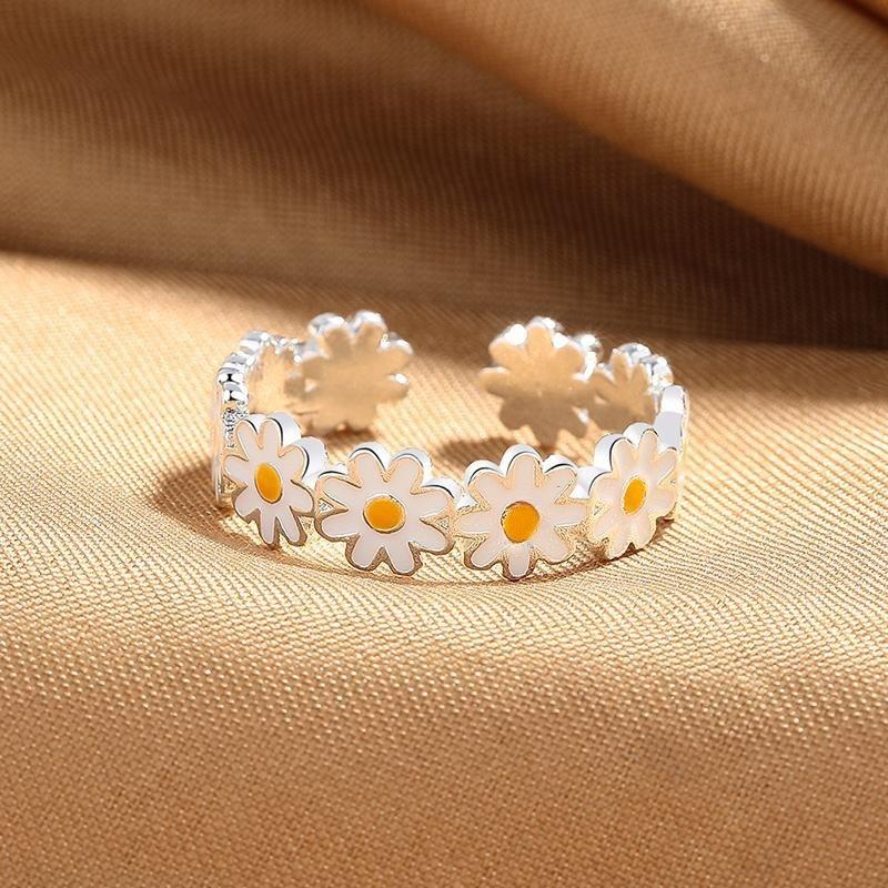 2026 Silver Plated Small Fresh Daisy Flower Ring Femininity Personality Open Ring Design Premium Hand Jewelry