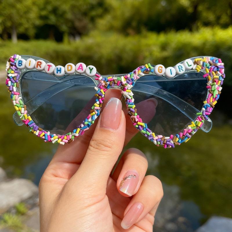 

Sunglasses Fashion Lettered Love Men S And Women S Party Sunglasses peacock синього кольору