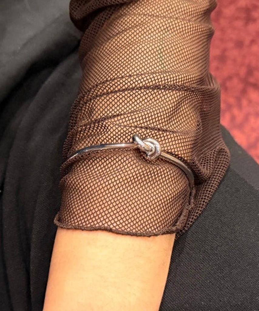 Anne Seoul One Knot Bangle