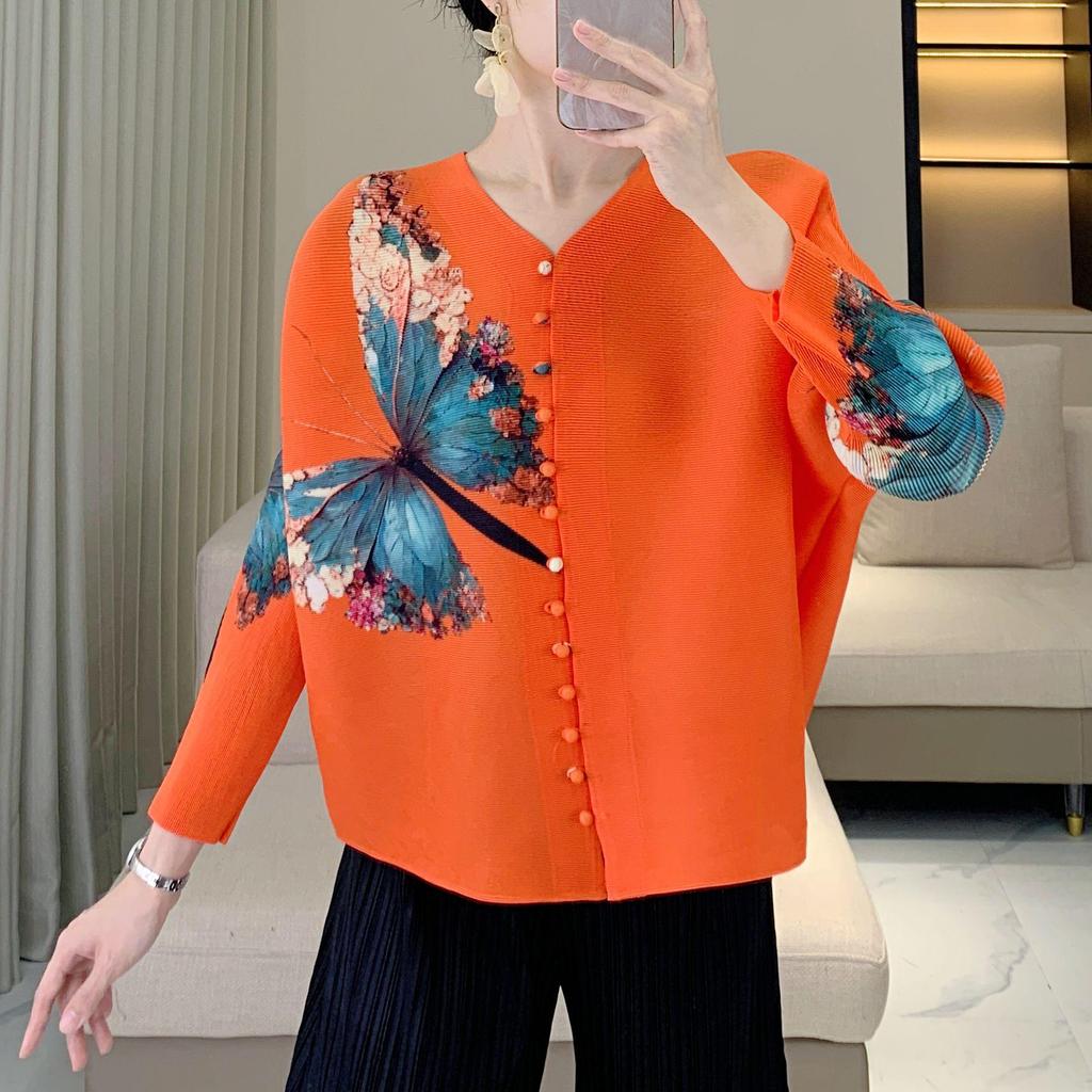 2025 Spring Butterfly Print Ruched Nine-Sleeve Cardigan: Chinese Style Buttoned Top for Moms