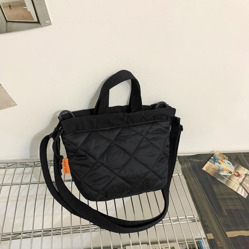 Autumn and winter commuting large-capacity bucket bag, student class shoulder bag, Korean version casual crossbody bag, soft glutinous handbag