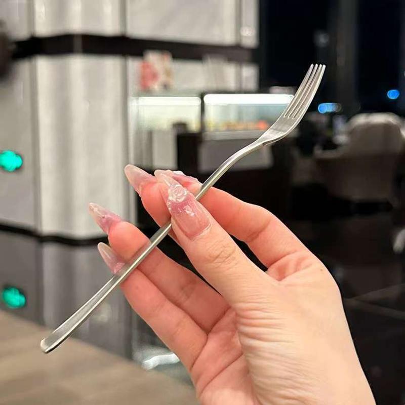 Rostfritt stål middagsgaffel Långt handtag bordsgafflar set koreanska bestick fyra fat sallad Dessert Fruktgafflar Kök