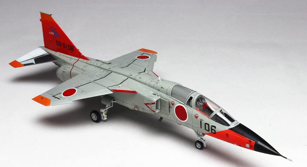 PLATZ Air Force Kai with Pilot Figure Plastic Model Molded Color 1/72 Self-Defense FS-T2 (T-2) AC-59