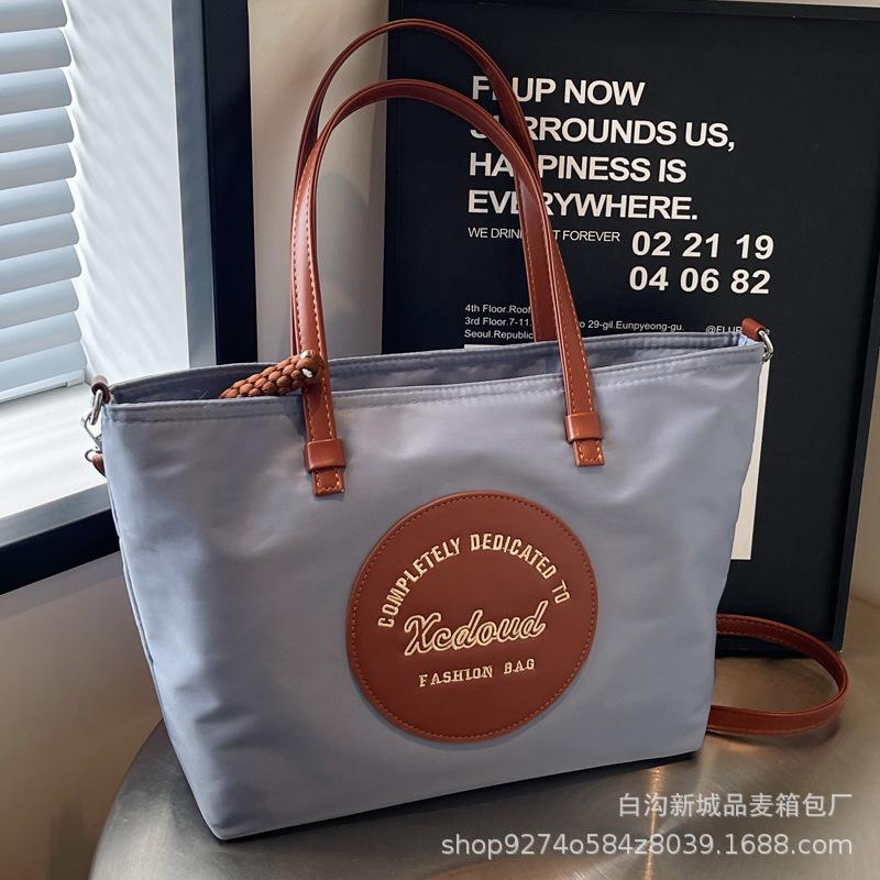 Stylish large-capacity messenger bag ins wind lightweight Oxford Buttot bag 2025 new casual commuter shoulder bag