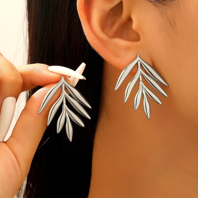 Stainless Steel Creative Leaves Dangle Earrings for Women Lady Temperament Waterproof Stud Earrings Holiday Jewelry Accessories