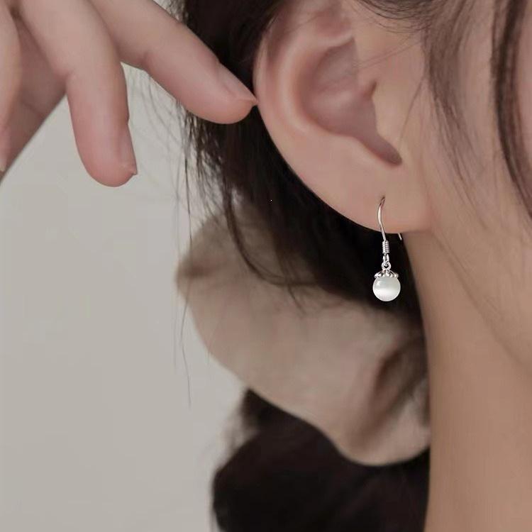 2023 Niche Luxury Women's Cat's Eye Stone Stud Earrings in 925 Sterling Silver
