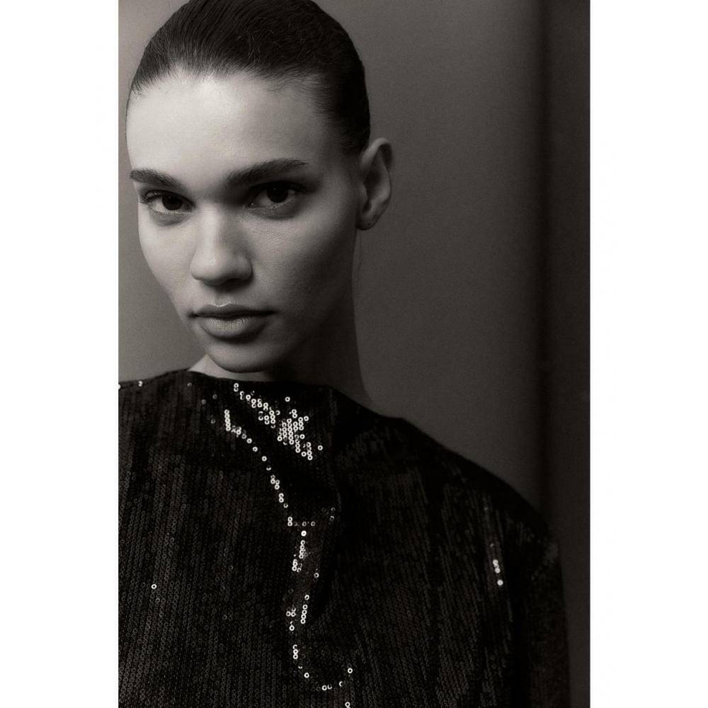 

H&M Блузка с пайетками черная 1207090001