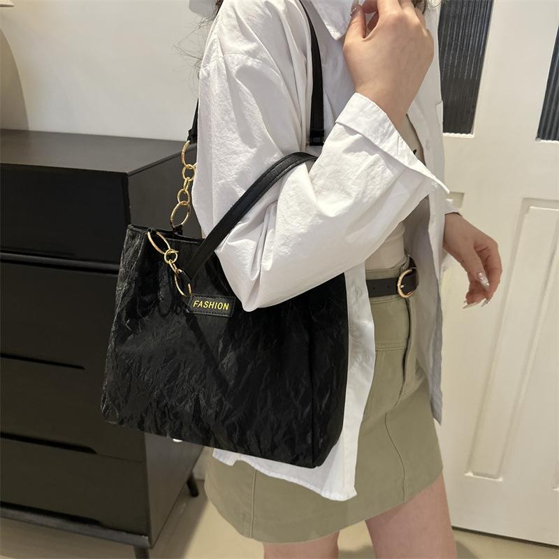 Simple and Fashionable Summer New Large-capacity Single-shoulder Women's Bag Casual Solid Color Chain Underarm Tote Bag