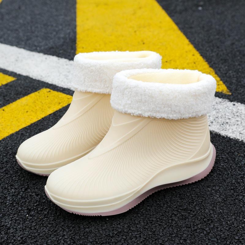 Women's Rain Boots Are Fashionable, Lightweight, Thick Soled, Wear-resistant, Rainproof, And Slip Resistant When Worn Externally