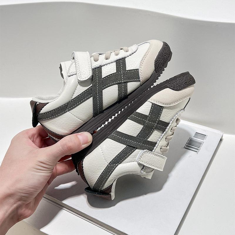 

Children s shoes 2025 spring new leather little white shoes girls casual Forrest Gump shoes boys sports shoes medium and small children 23-25 yards one hand shot 3 pairs