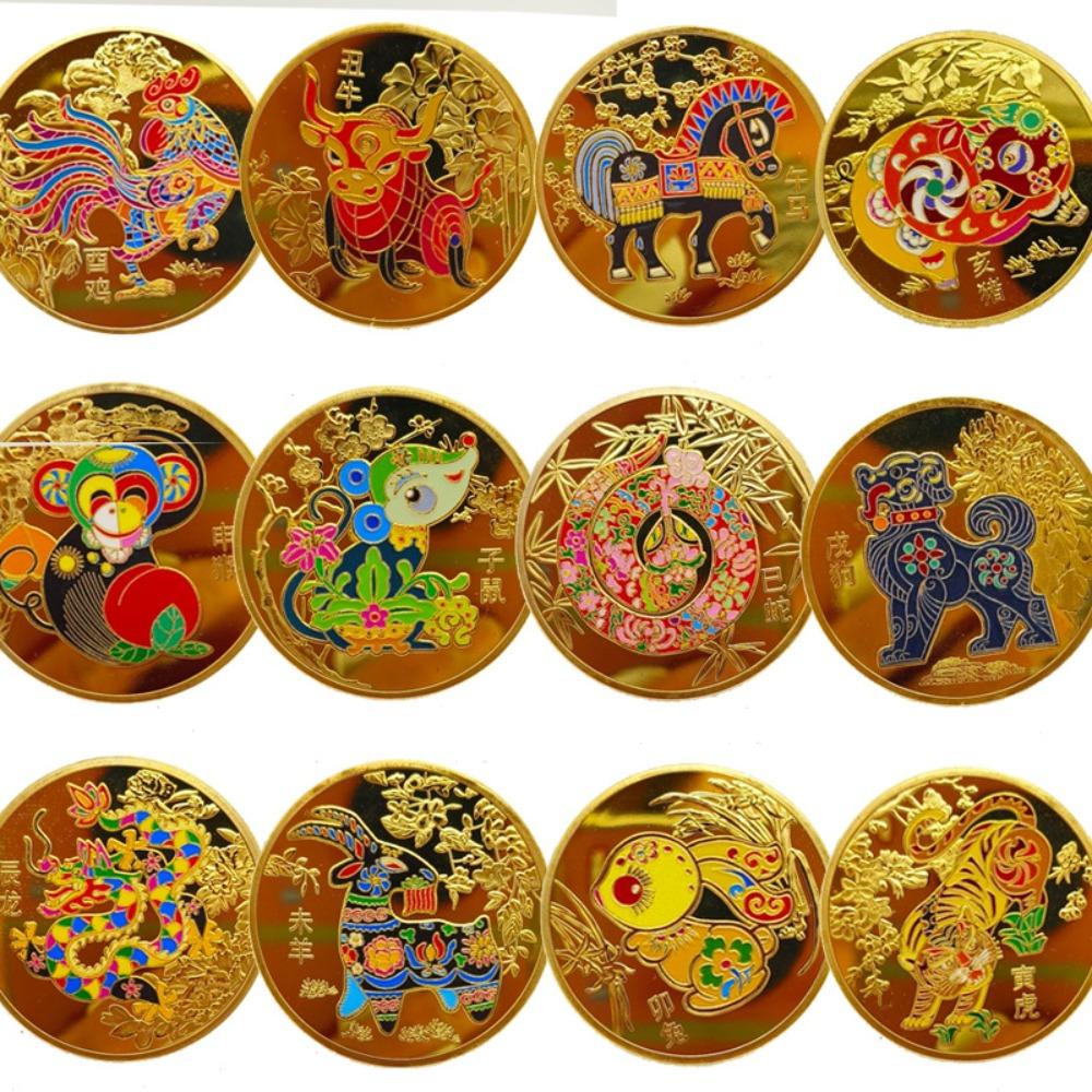 En uppsättning med 12 minnesmedaljer för zodiaken, färgade guldmynt, små zodiakmynt, små presenter och vardagspresenter