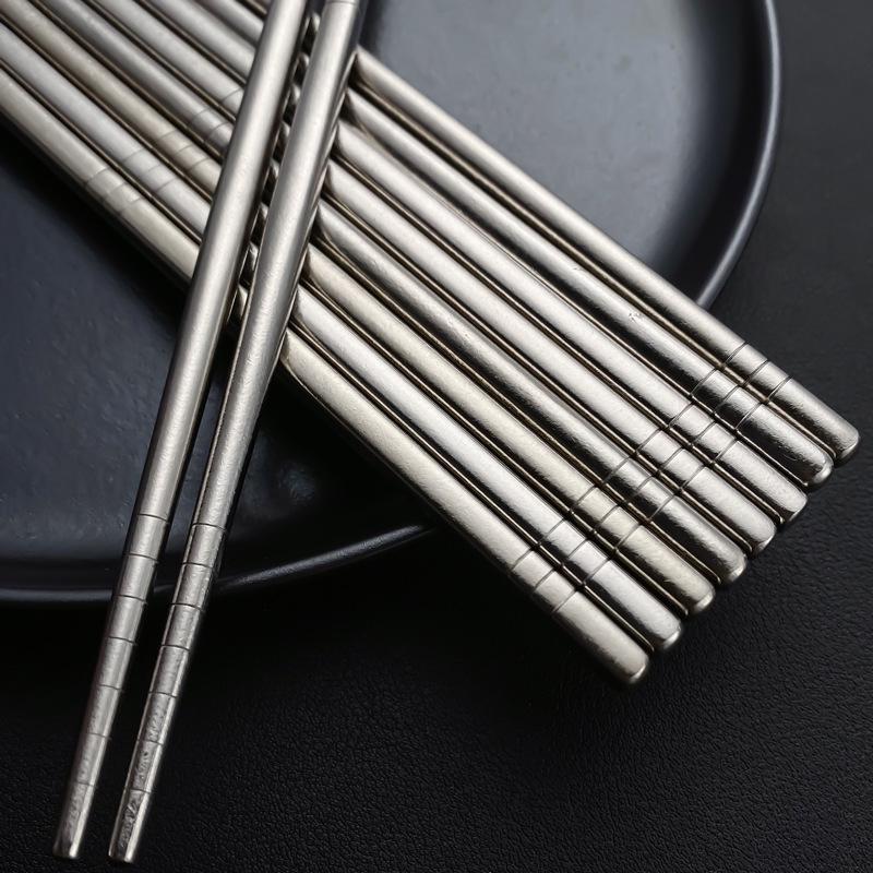 Pure Titanium Ice Flower Chopsticks: Portable, Non-Slip, Heat-Resistant, Anti-Scalding for Household and Outdoor Use