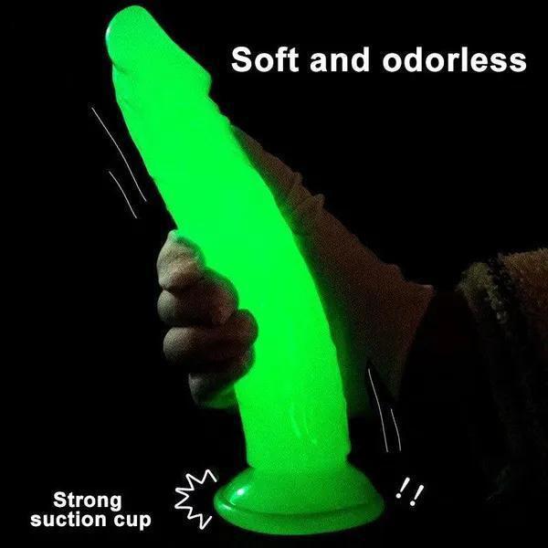 Ny Självlysande Simulerad Phallus Realistisk Kvinnlig Penis med Sugkoppar Överdimensionerad Par Erotiska Sex Vuxenleksaker Manliga Leksaker
