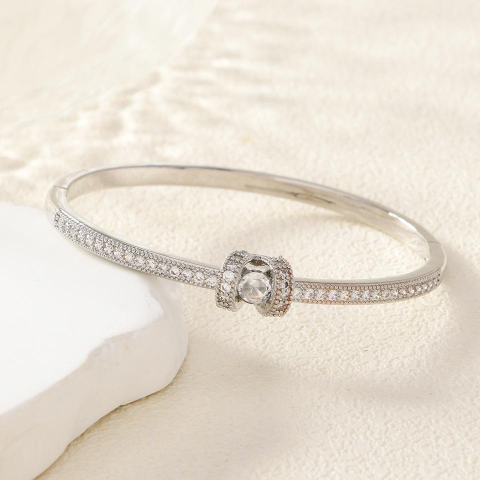 Women's Elegant Jewelry Bracelet with Irregular Buckles