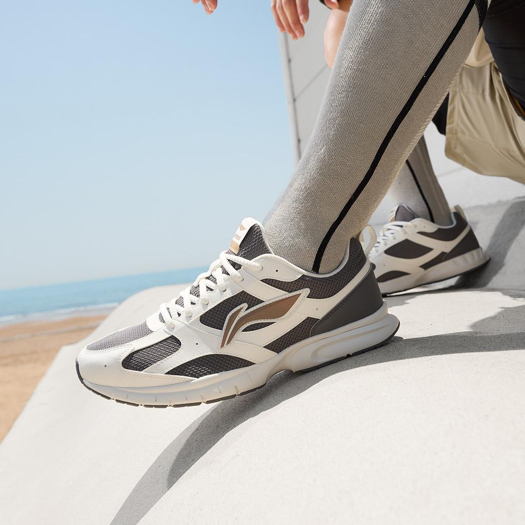 New LiNing Shock Absorbers Slip Resistant Abrasion Resistant Breathable Low Top Running Shoes Men's White Gray ARSU067-4
