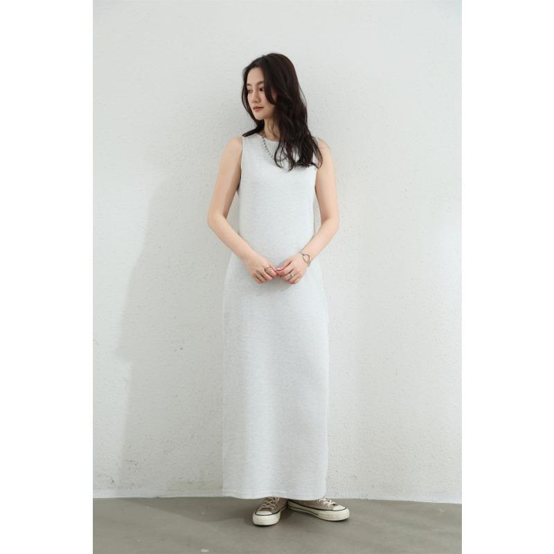 A New Japanese Summer Dress with A Knitted Base Layer for A Petite Woman, A Sleeveless Halter Dress