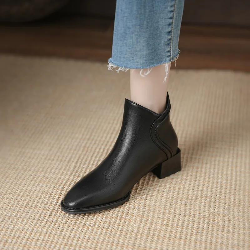 Retro pointed thick heel short boots for women, new English style and plush warm Chelsea boots for autumn and winter 2024
