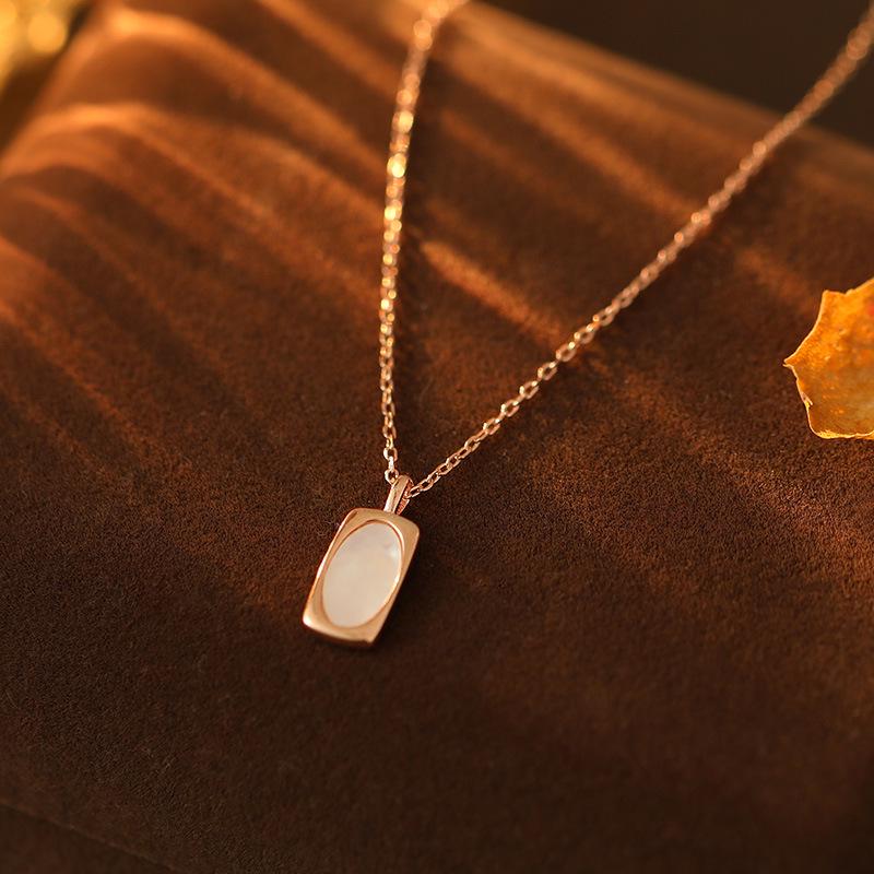 

Banyan Tree S925 Silver Retro White Shell Pendant Necklace - High-End 2024 Summer Clavicle Chain for Women 925 Silver розового золота