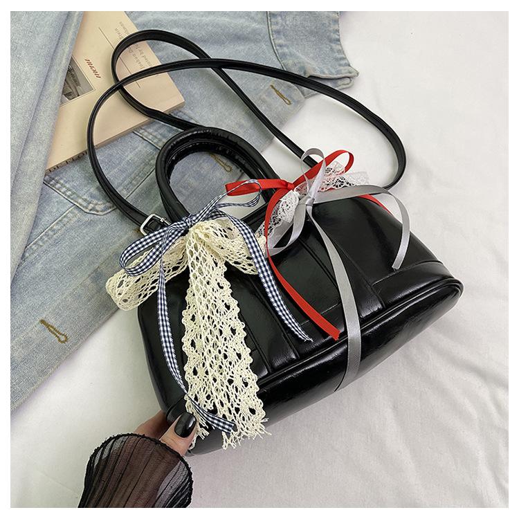 

Korean version of fashion handbag 2025 summer new butterfly lace messenger women s bag simple and versatile temperament shoulder bag чёрный