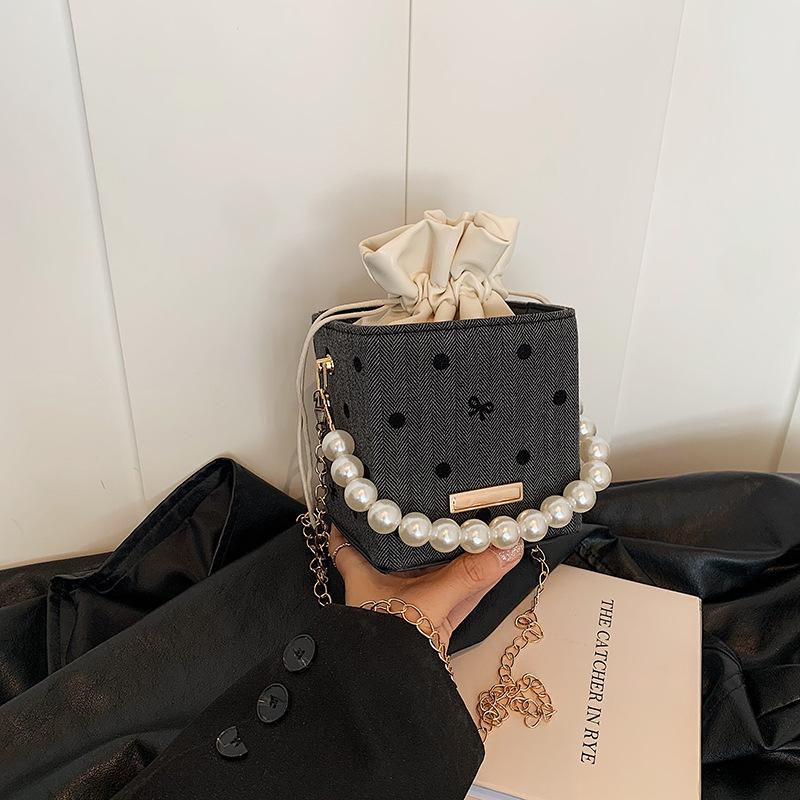 

Вышивка маленькая сумка новая повседневная и красивая сумка-ведро повседневная простая сумка-мессенджер жемчужная портативная женская сумка