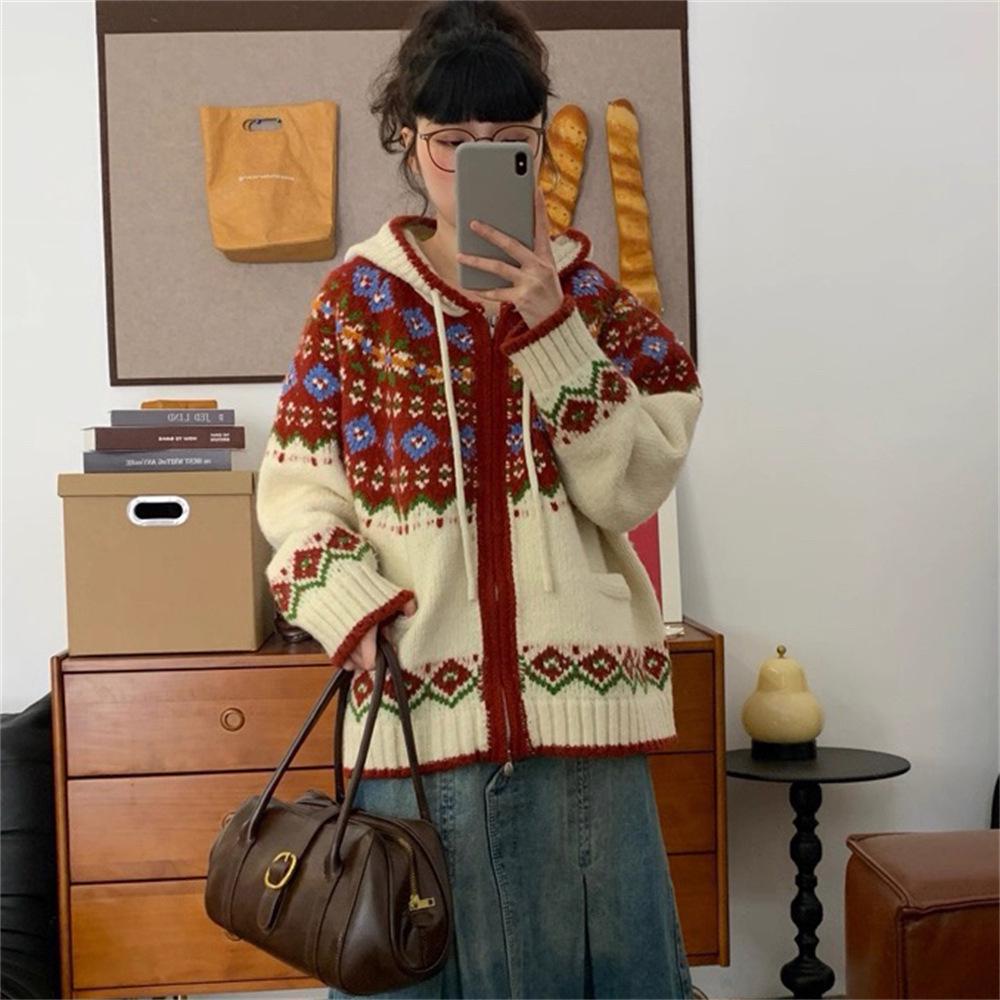 Women's Korean-Style Color Block Fair Isle Hooded Knit Cardigan - Autumn/Winter Versatile Loose Fit Sweater.