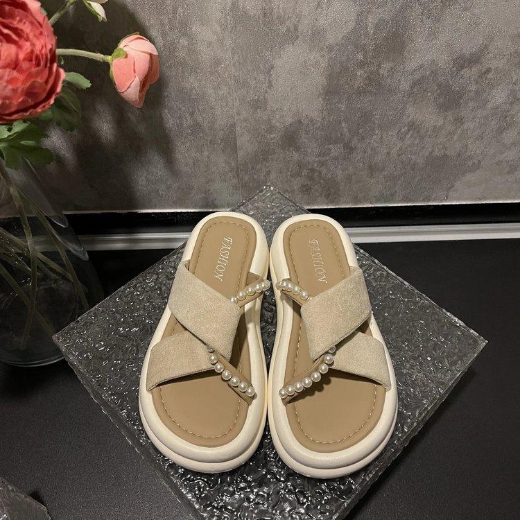 

French pearl fashion cool slippers women s summer wear 2025 new fashion versatile one-word drag fairy style sandals 40
