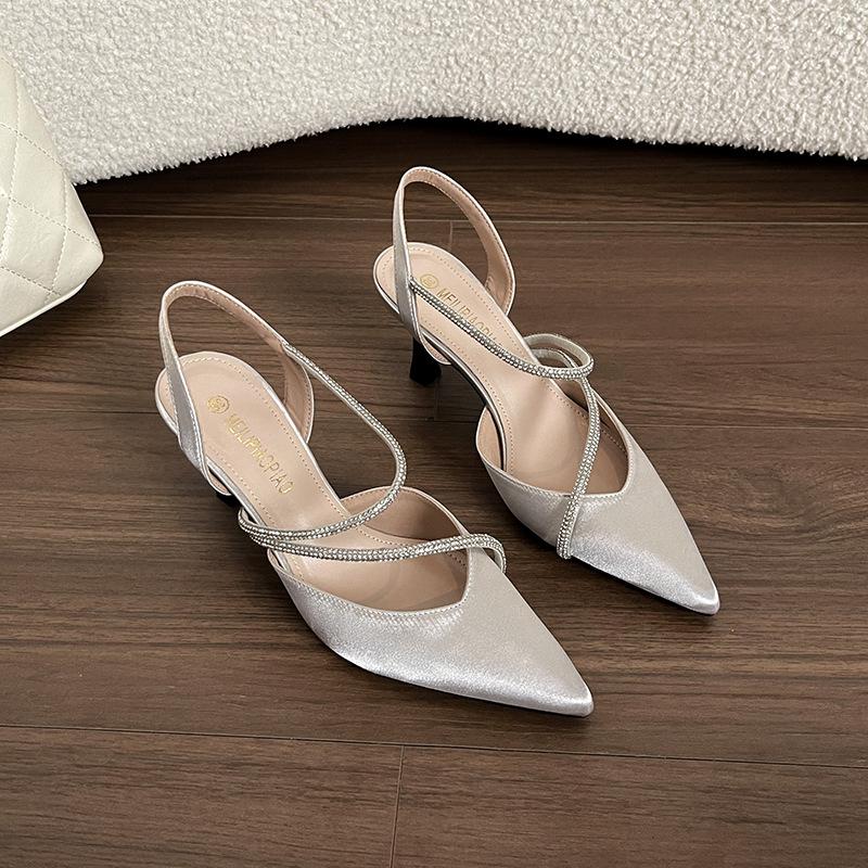 Version aus Schafsleder, Taschenkopf-Sandalen für Damen Sommer neu dünnes Band Satin spitze Zehenpartie kleiner duftender Strass Stiletto-High Heels für Damen