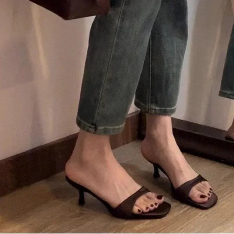 2025 Women's Summer New Square Toe Simple Solid Color Slippers Outdoor Open Toe Casual Banquet Party Women's Sandals