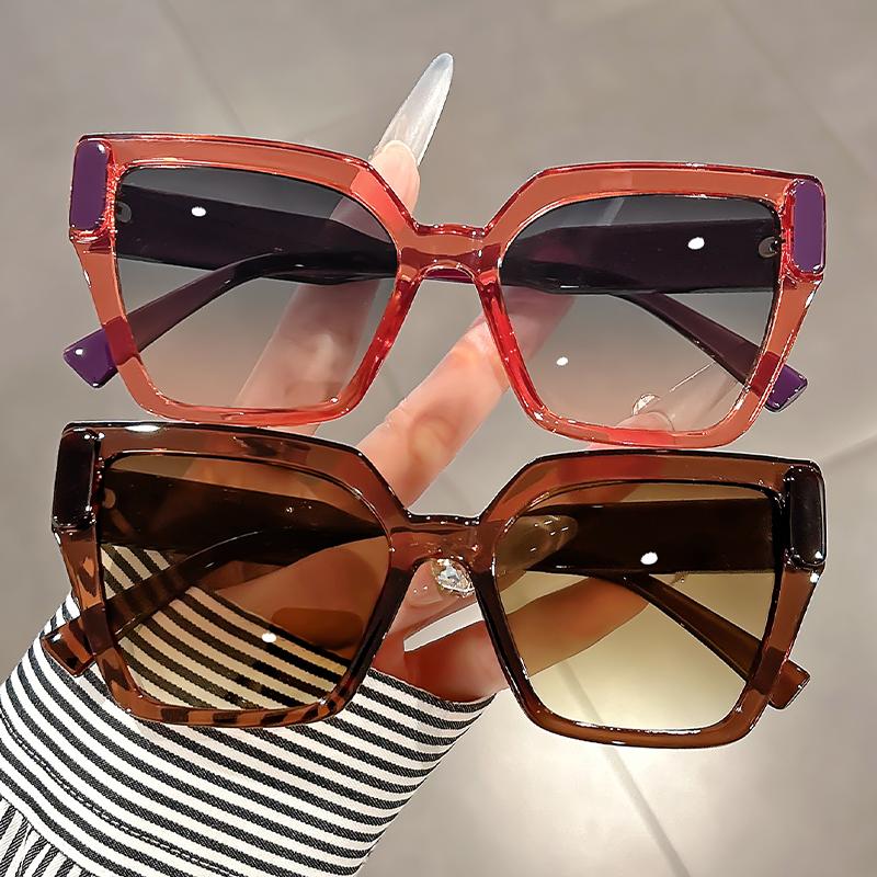 Butterfly-shaped large-framed sunglasses are fashionable, trendy, versatile and high-end shooting accessories