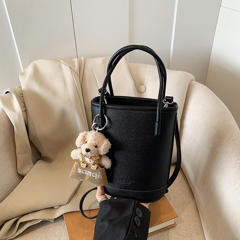 Hand Carry Fashion Casual Bag Women's 2025 New Retro Trend Versatile Bucket Bag Niche Shoulder Women's Bag