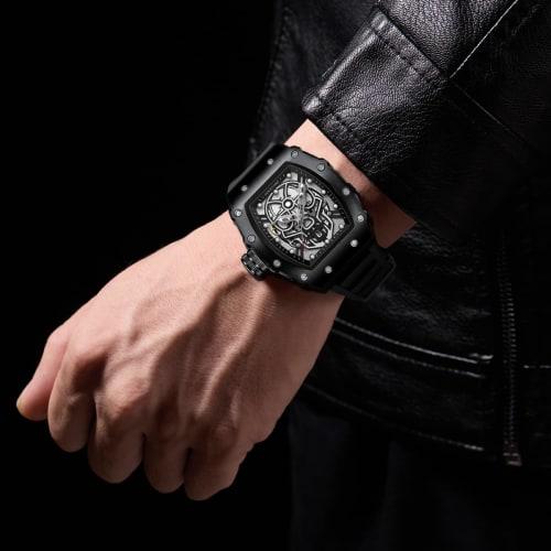 Pánské retro punkové hodinky Senstone s lebkou, tonneau, analogové, skeletonové, sportovní, s luminiscenčním gumovým řemínkem a silikonovým páskem, černé, ležérní.