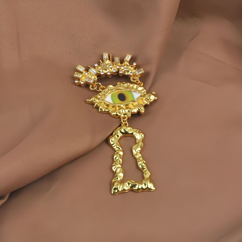 Retro Baroque Style Gold Eye Brooch Long Pearl Tassels Vintage Women Lapel Pin for Bridesmaid Dress Decor Nice Gift